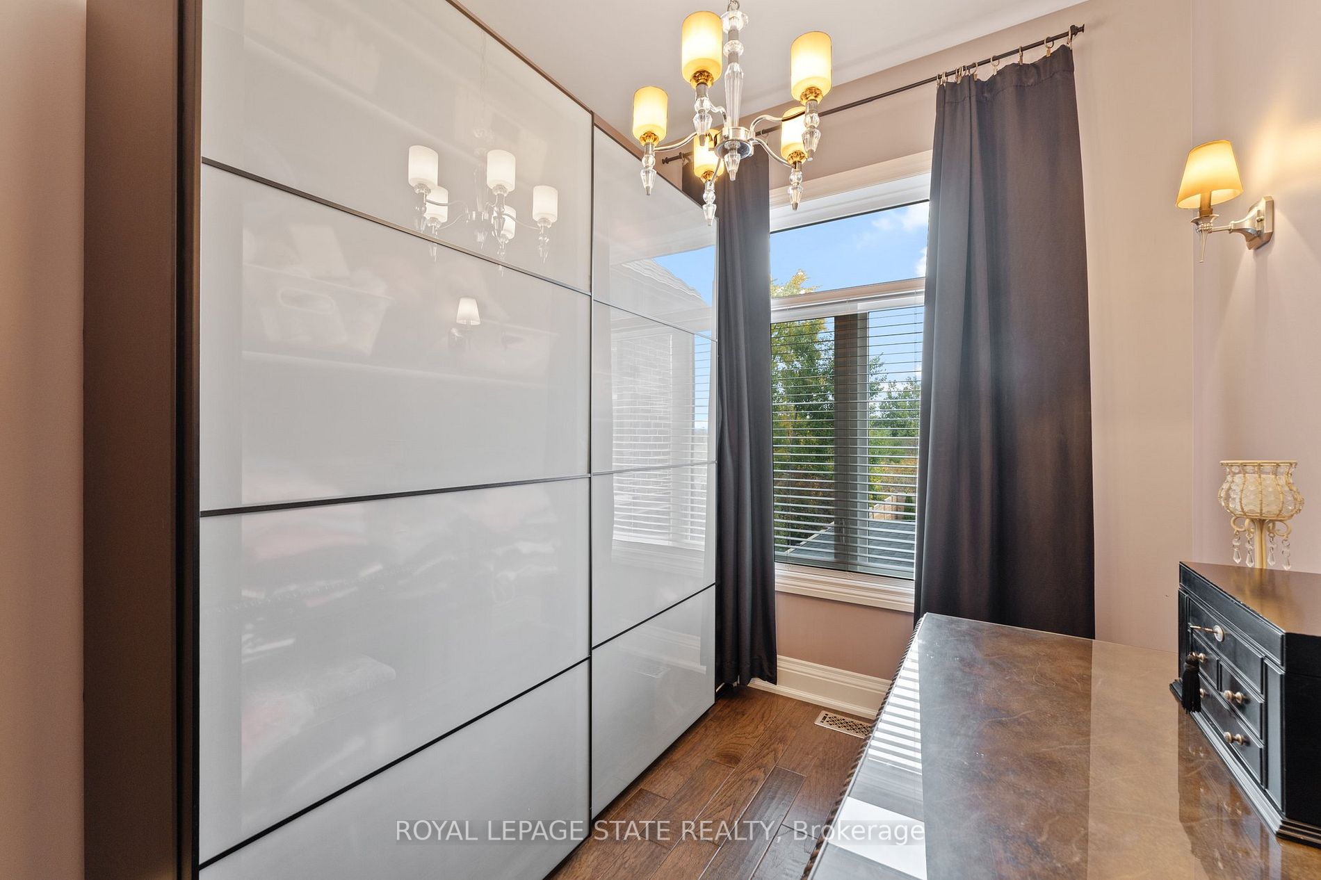 9848 Twenty Road W