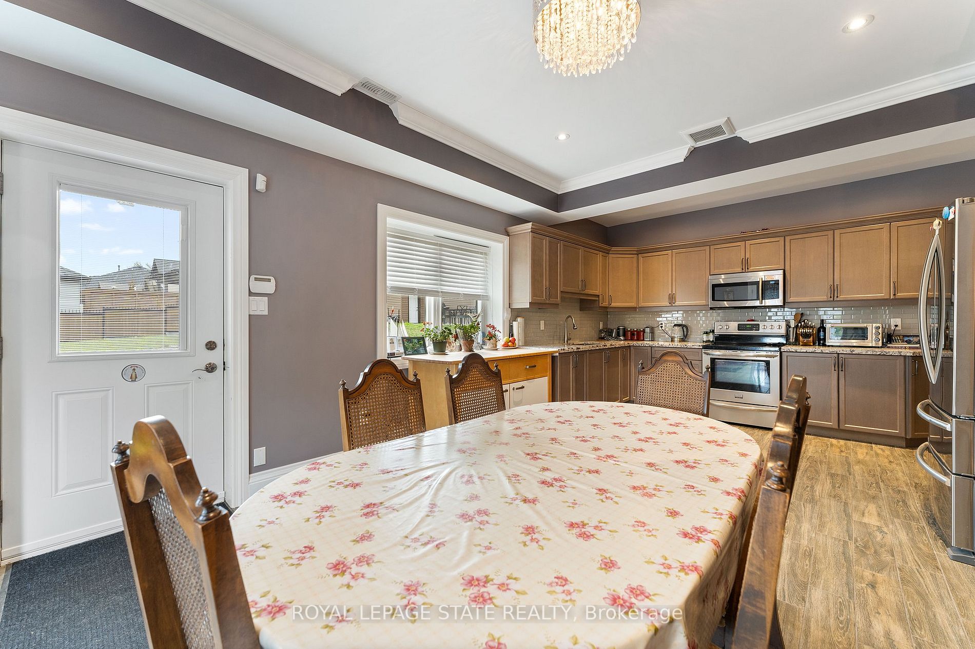 9848 Twenty Road W
