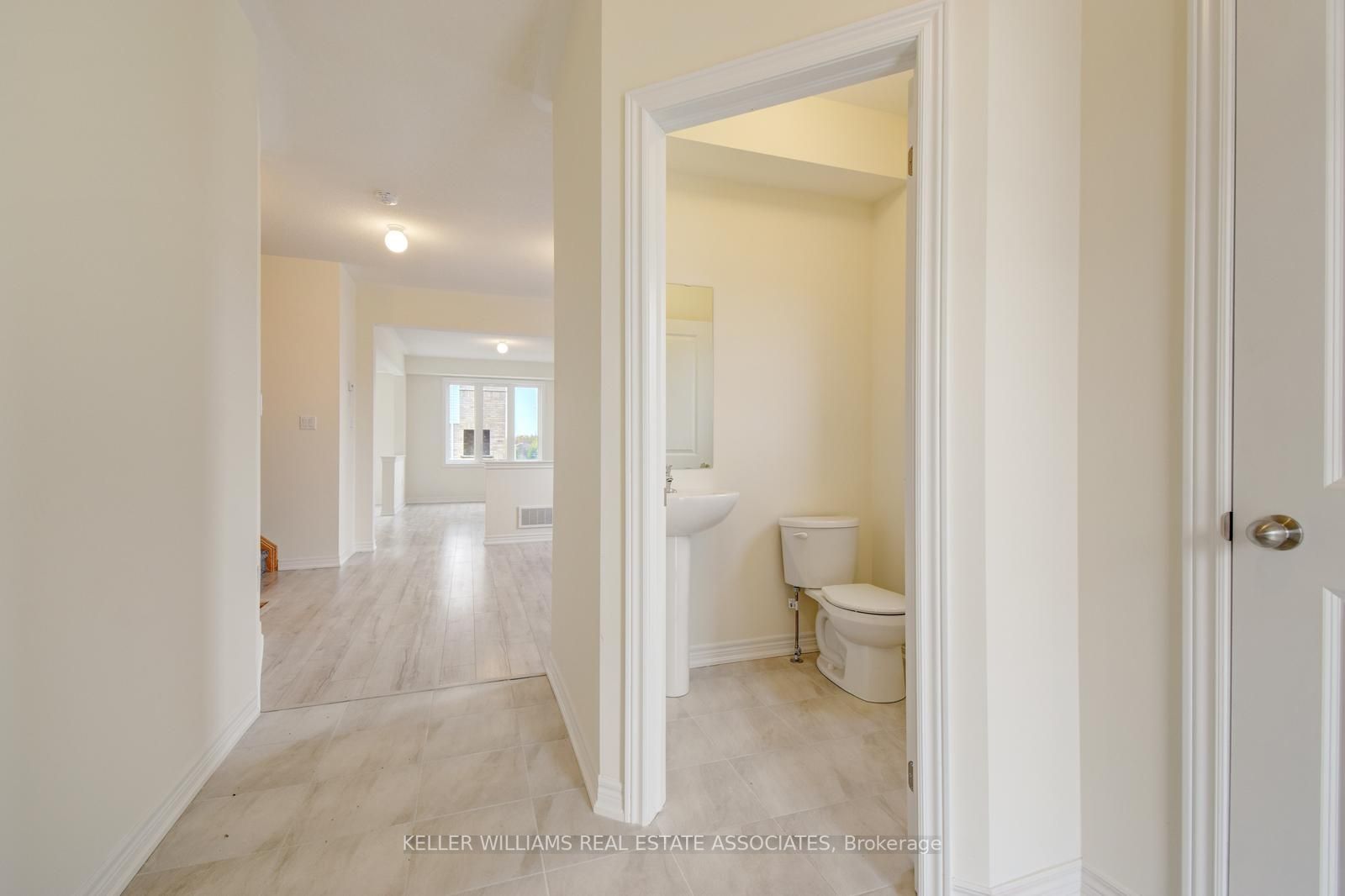 916 Bamford Terr