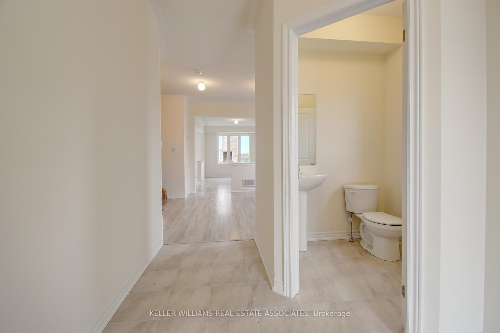 916 Bamford Terr