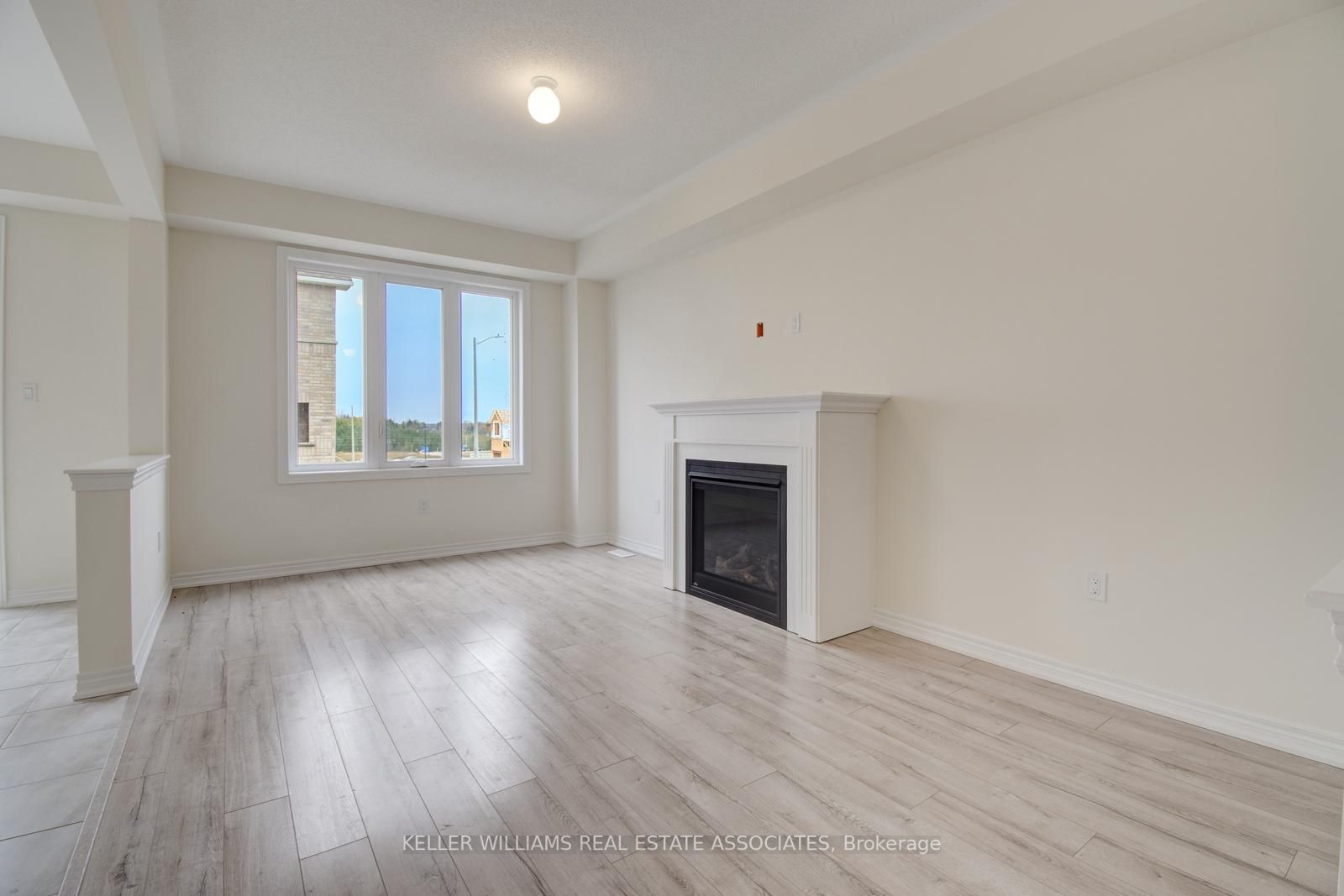 916 Bamford Terr