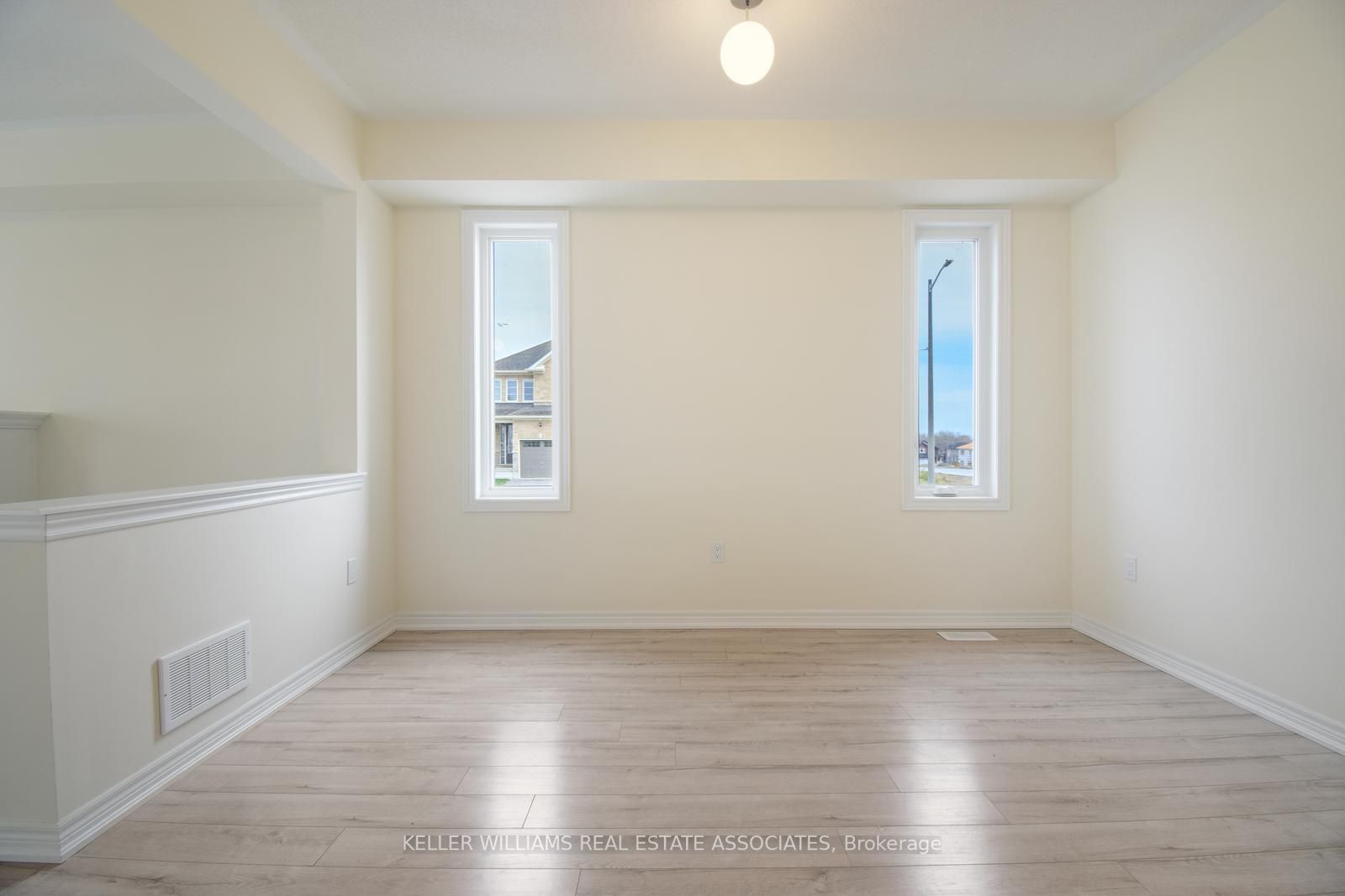916 Bamford Terr