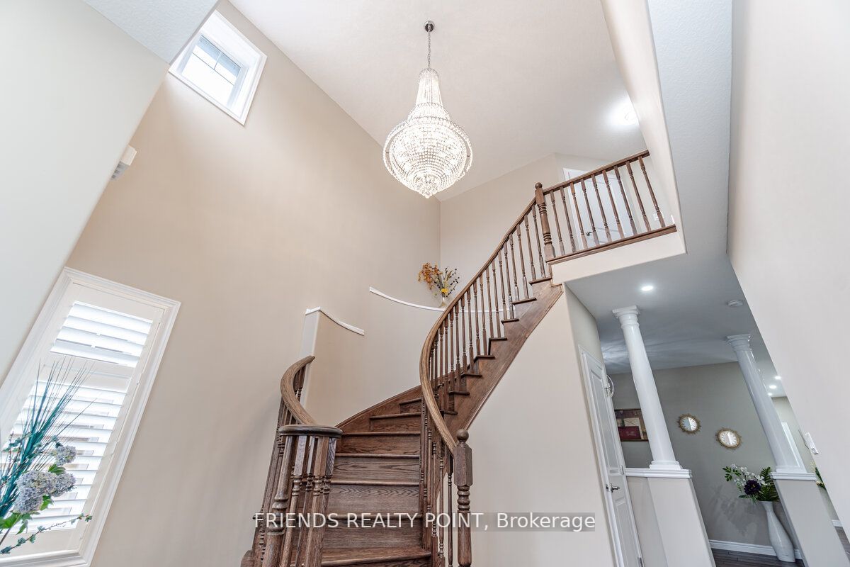 55 Thornbury Crt