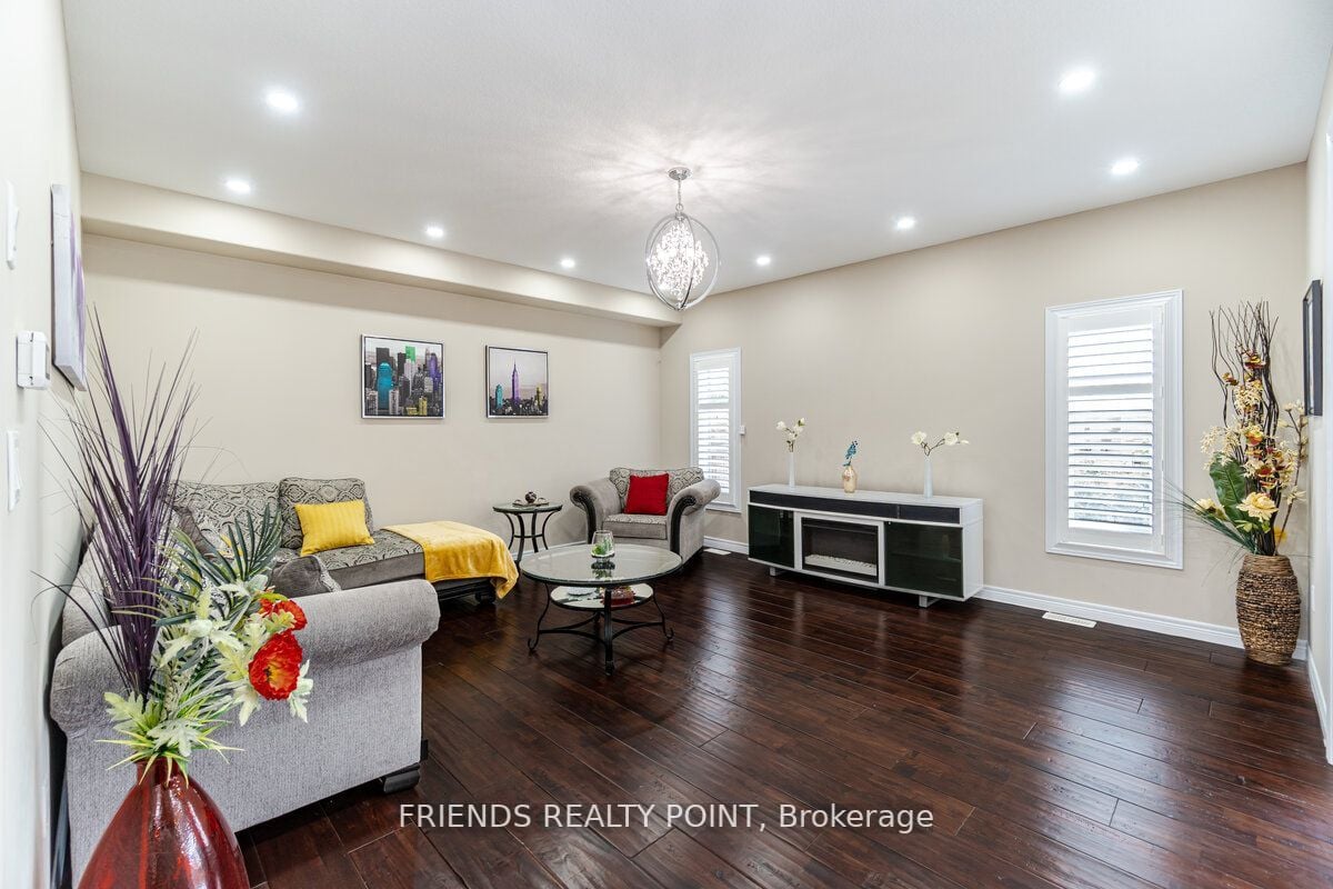 55 Thornbury Crt