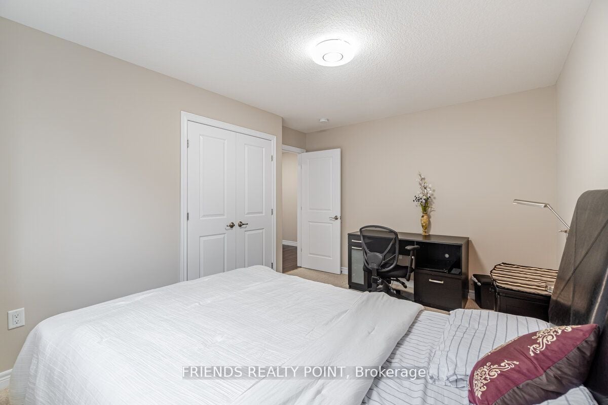 55 Thornbury Crt