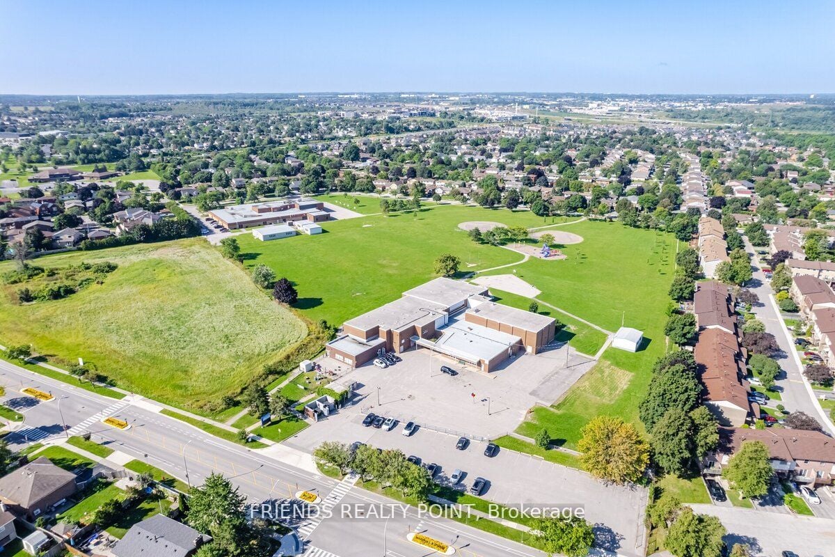 55 Thornbury Crt