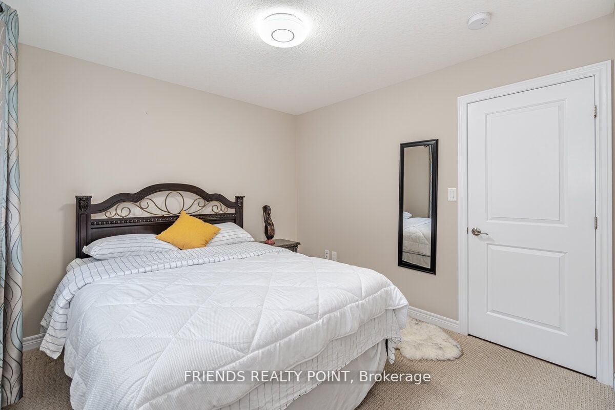 55 Thornbury Crt