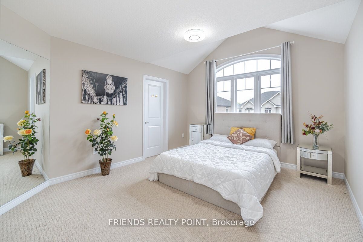 55 Thornbury Crt