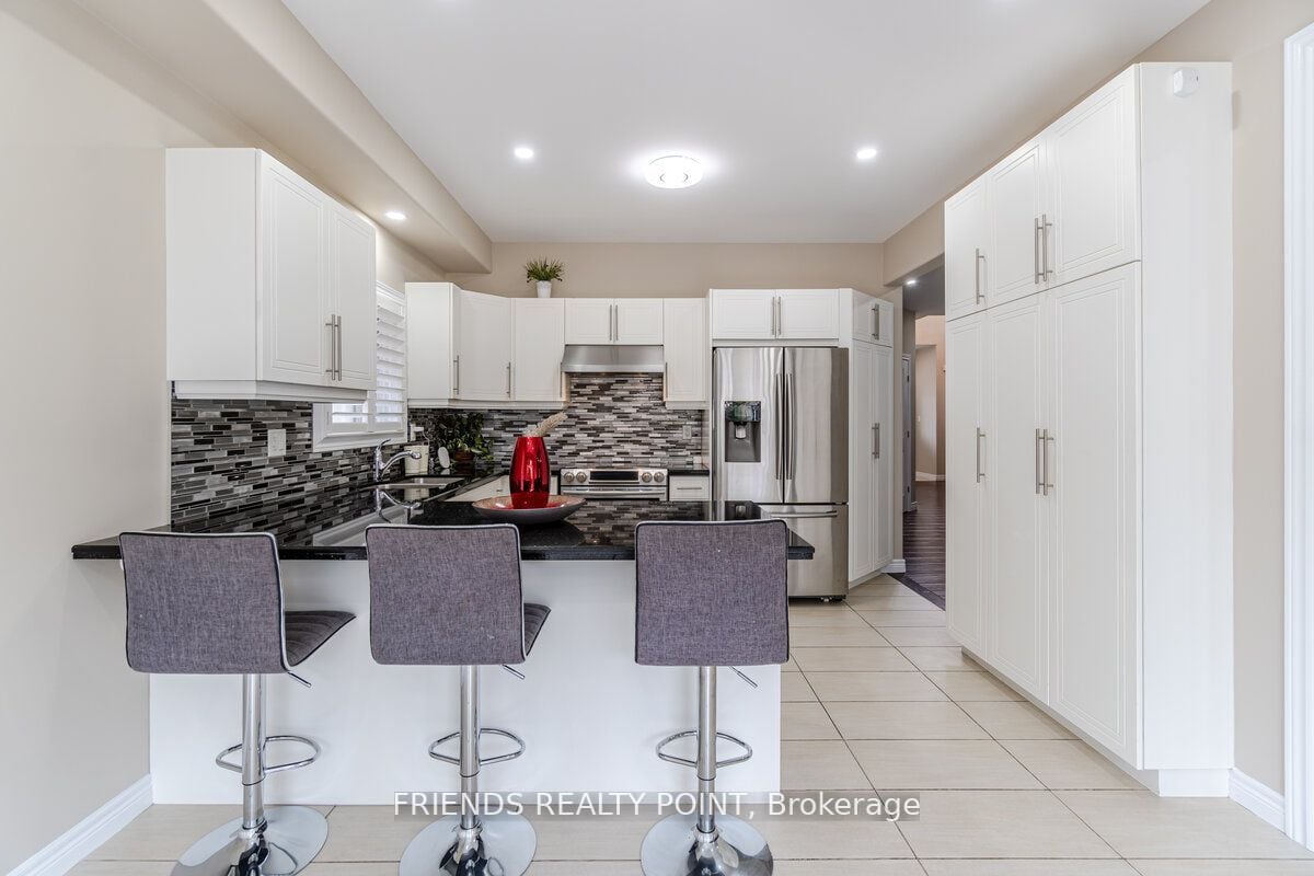 55 Thornbury Crt