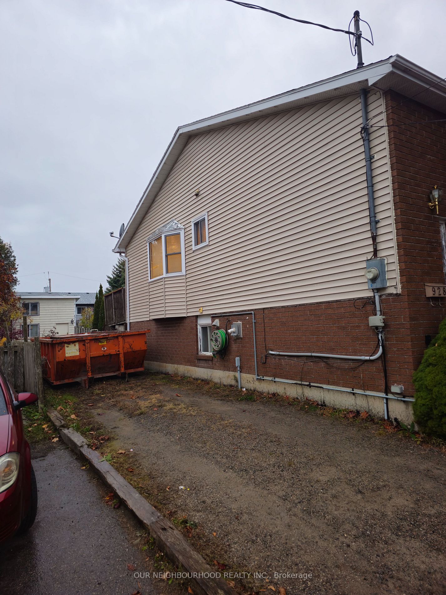 928 Westwood Cres