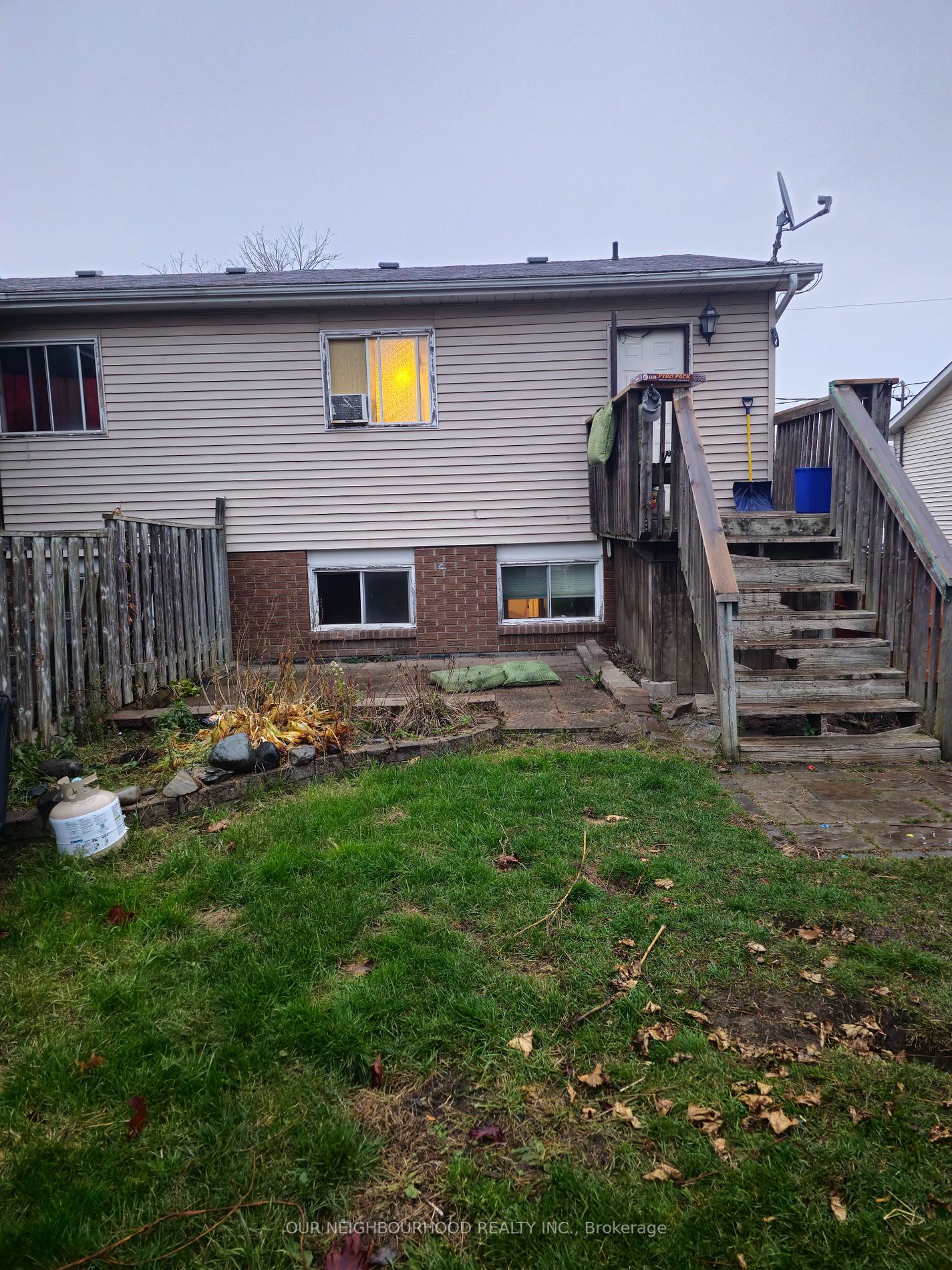 928 Westwood Cres