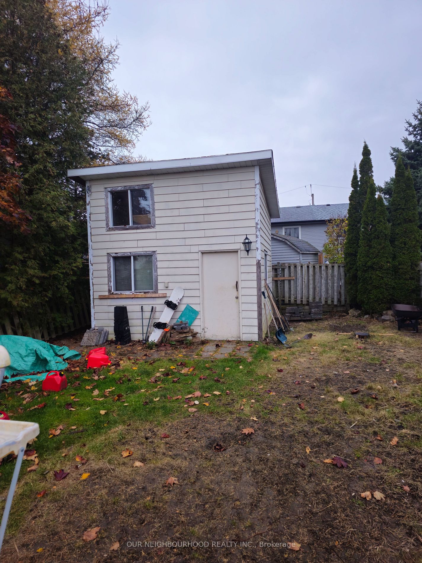 928 Westwood Cres