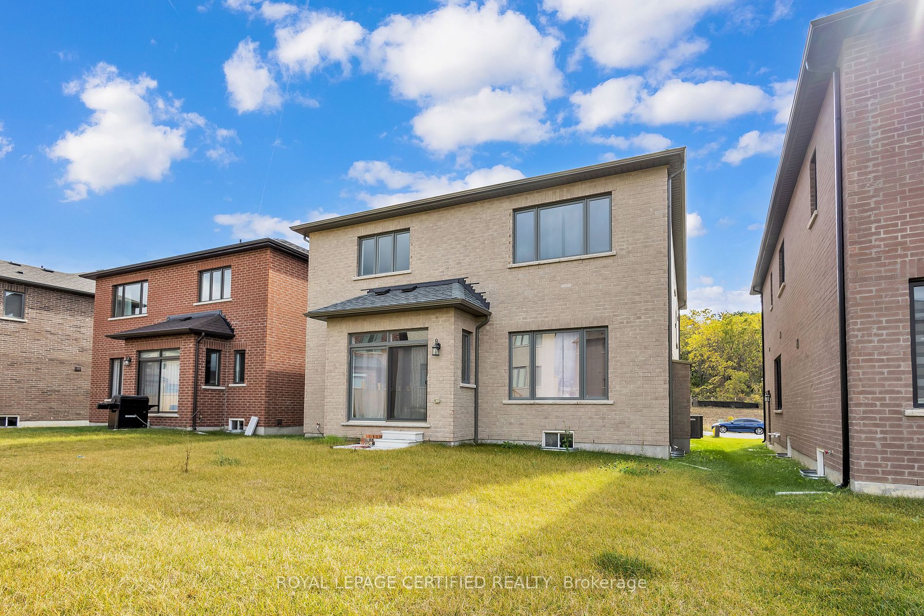 1283 Upper Thames Dr