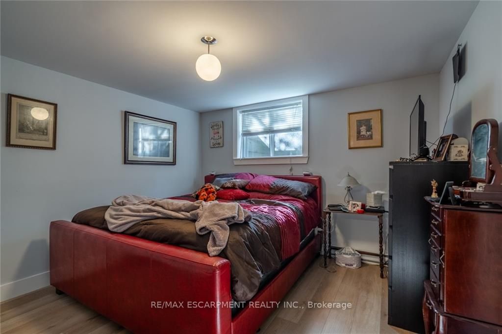 81 Hamilton St N