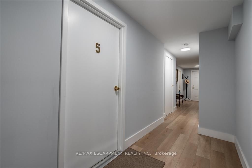 81 Hamilton St N