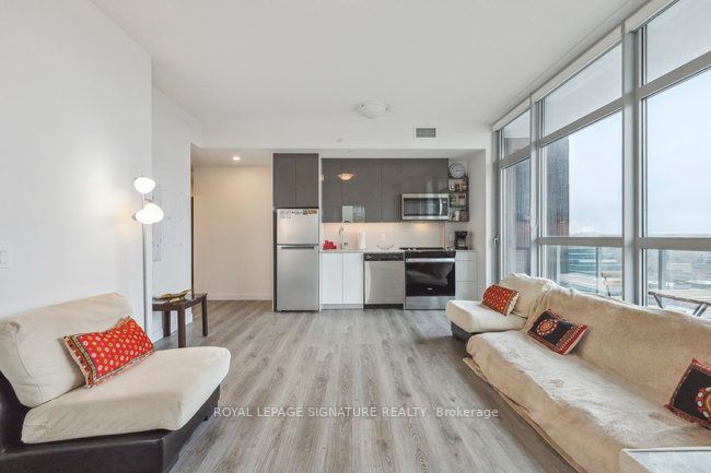 60 Frederick St N, #1407