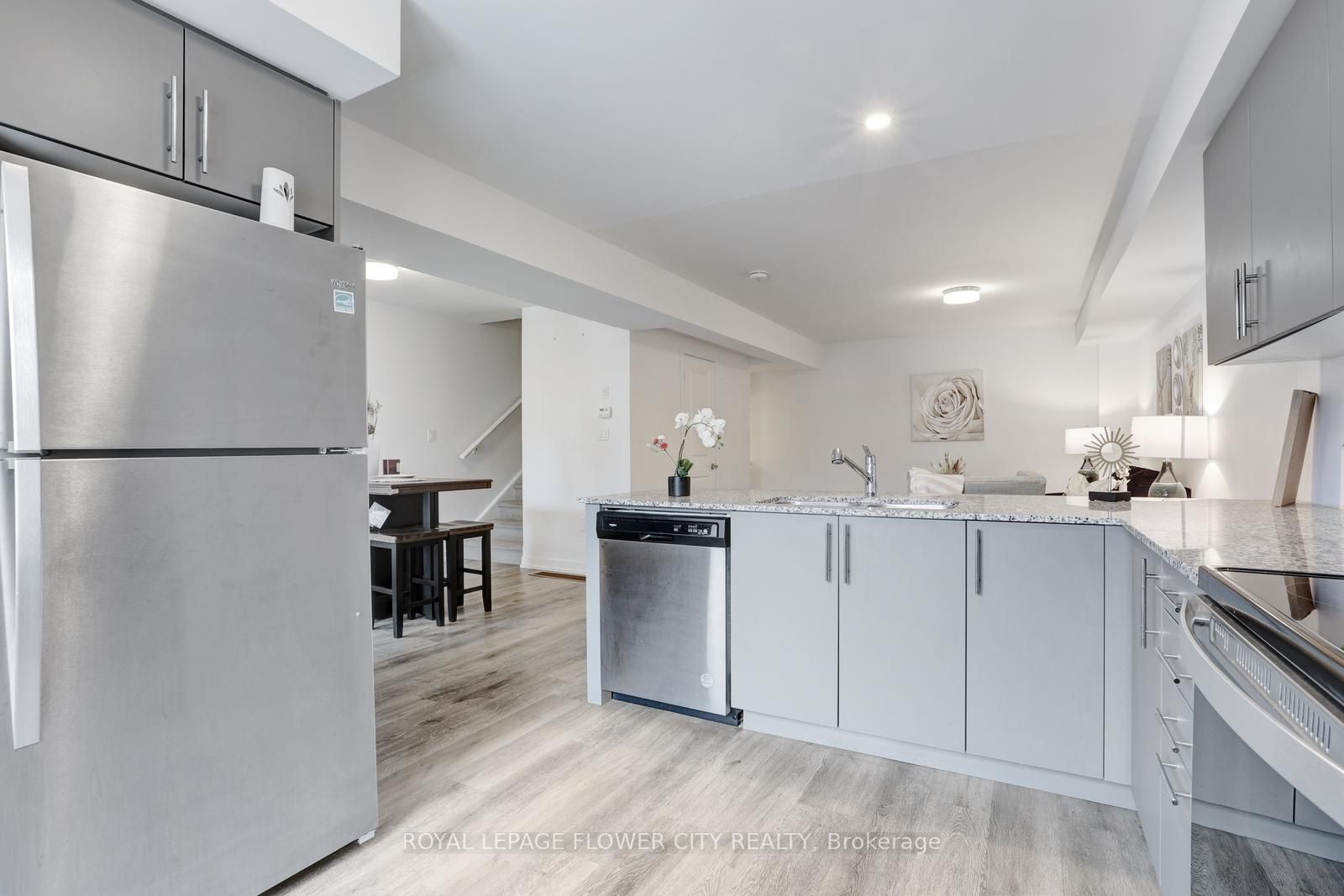 205 West Oak Tr, #16