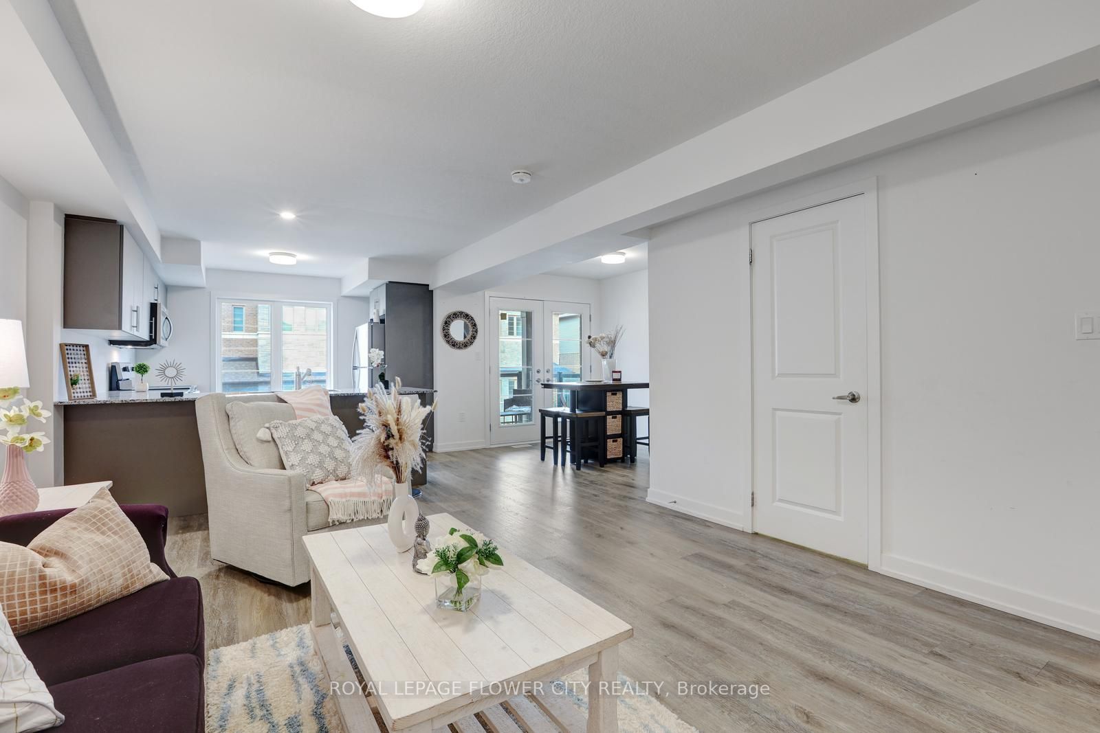 205 West Oak Tr, #16