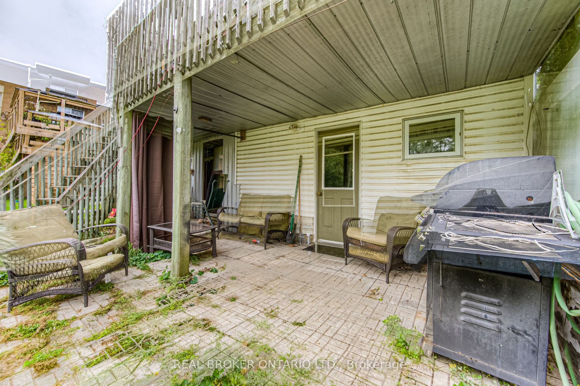 631 Stirling Ave S