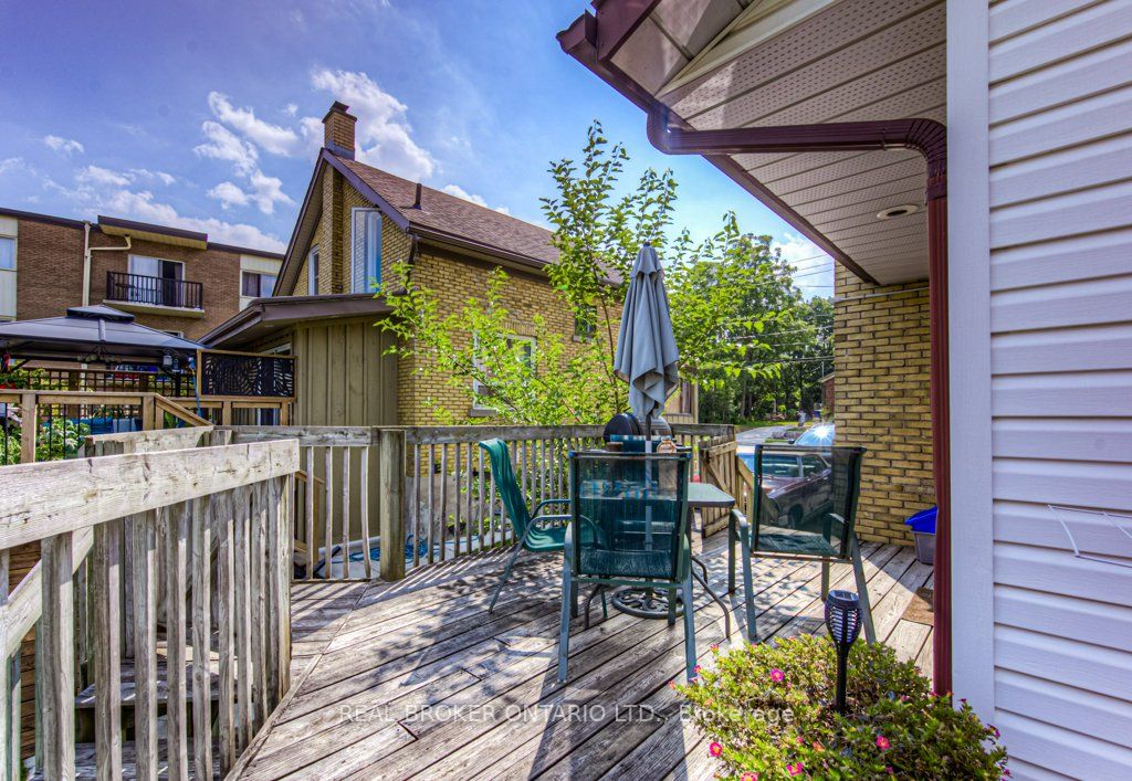 631 Stirling Ave S