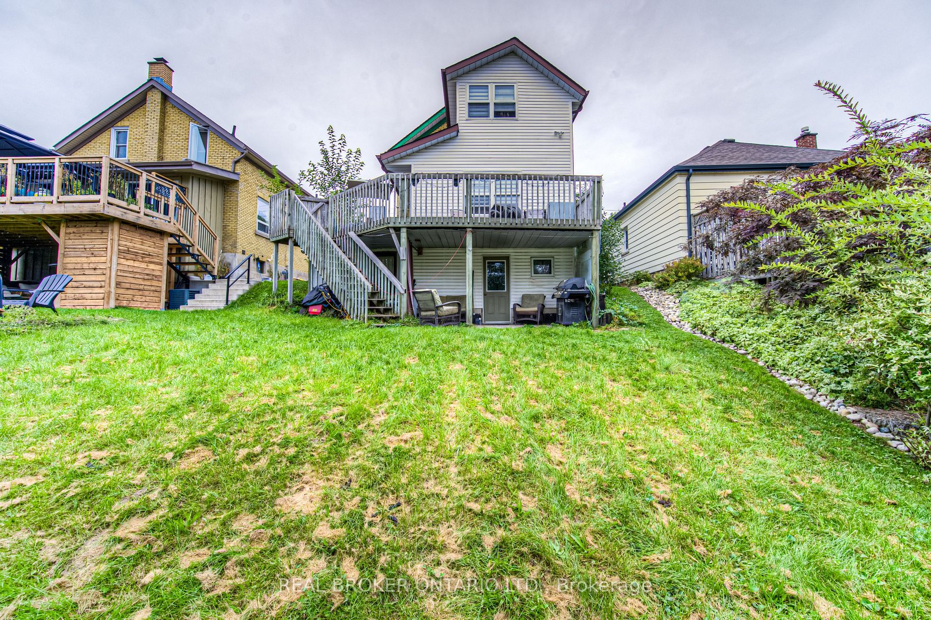 631 Stirling Ave S
