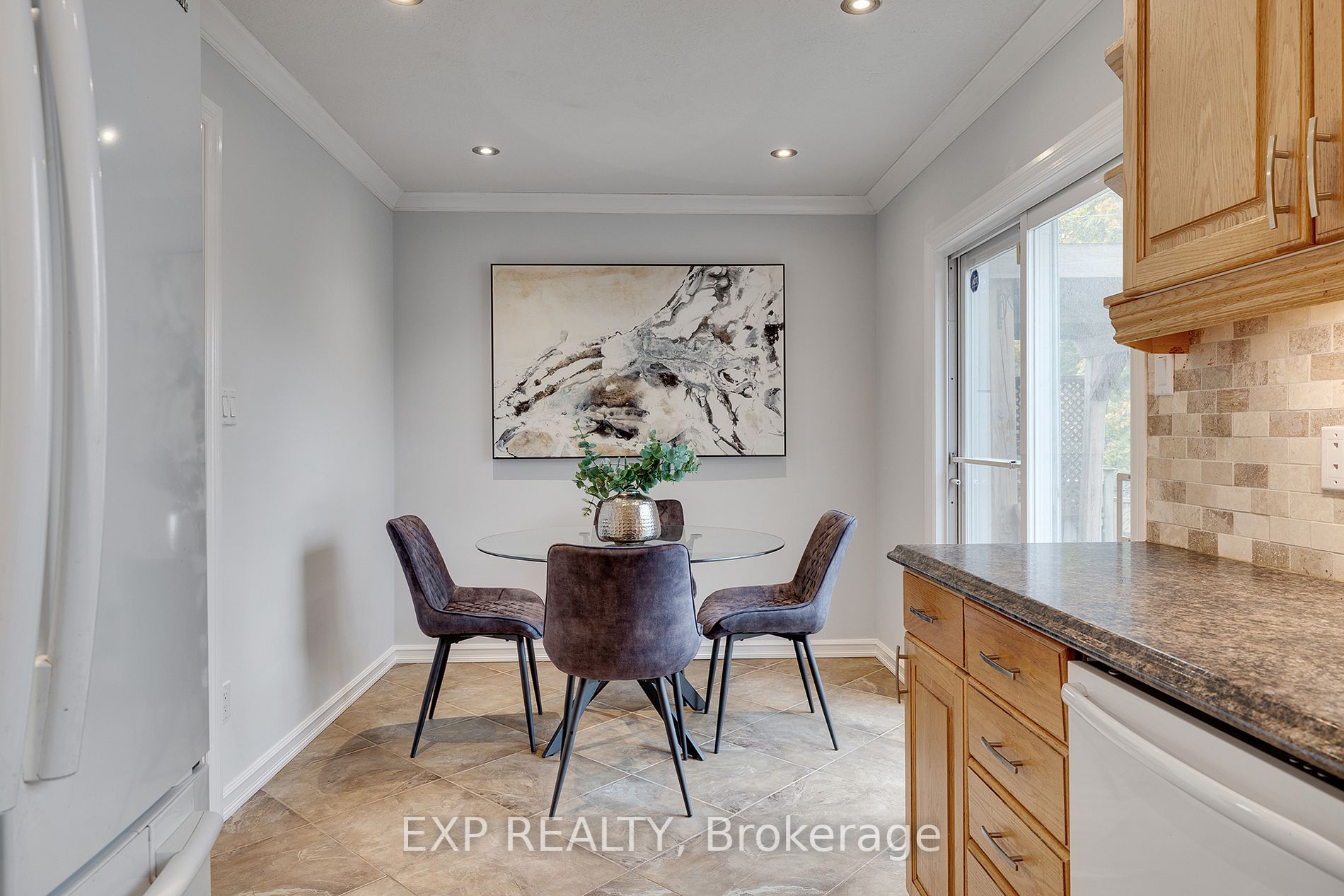 146 Mooregate Cres