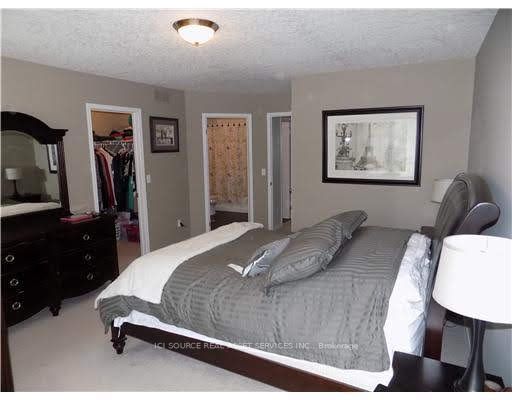 373 University Downs Cres
