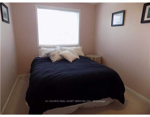 373 University Downs Cres