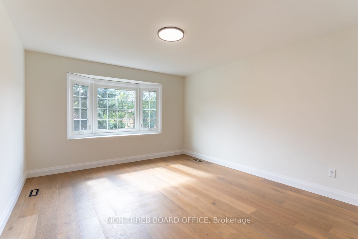 290 Lloyminn Ave