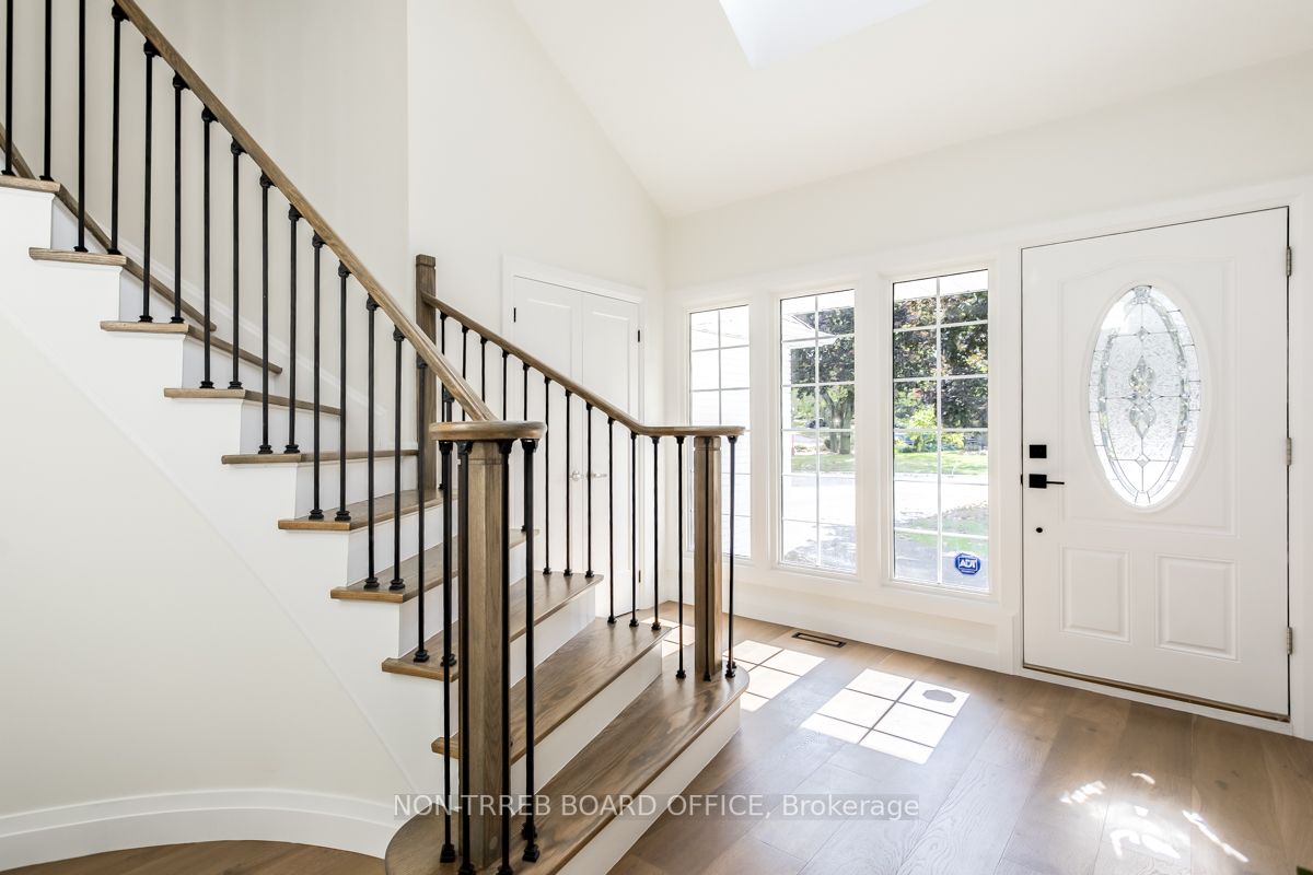 290 Lloyminn Ave