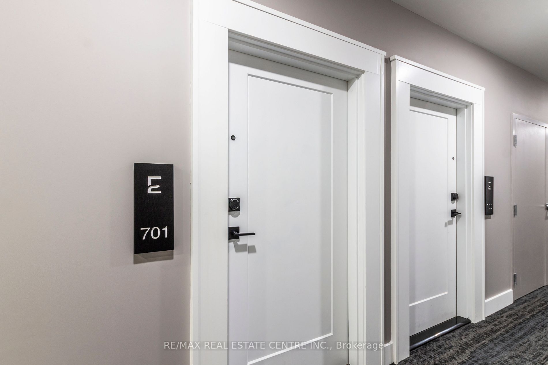 71 Wyndham St S, #701