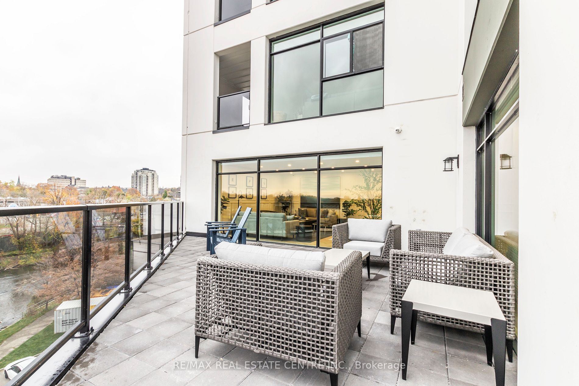 71 Wyndham St S, #701