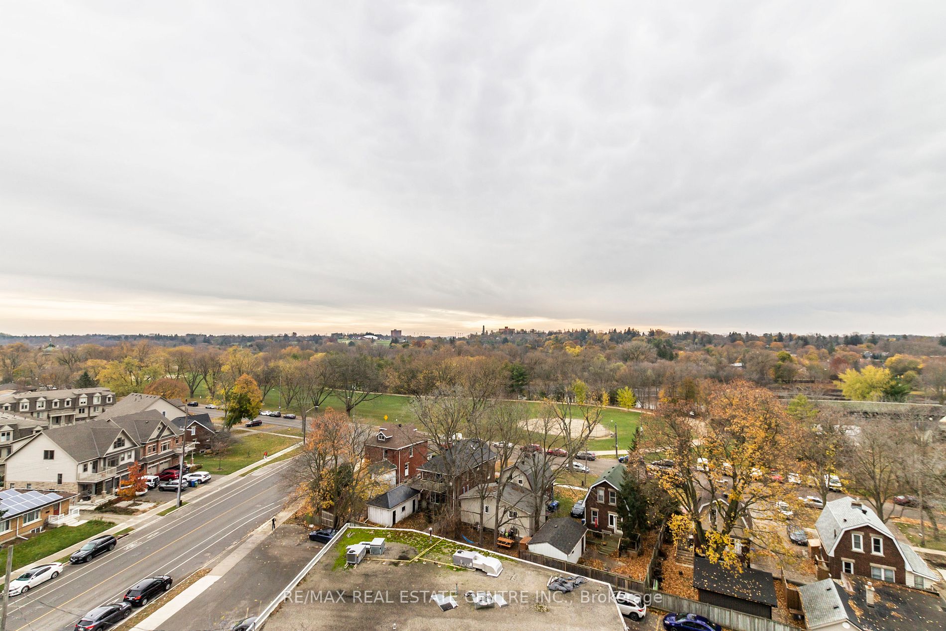 71 Wyndham St S, #701