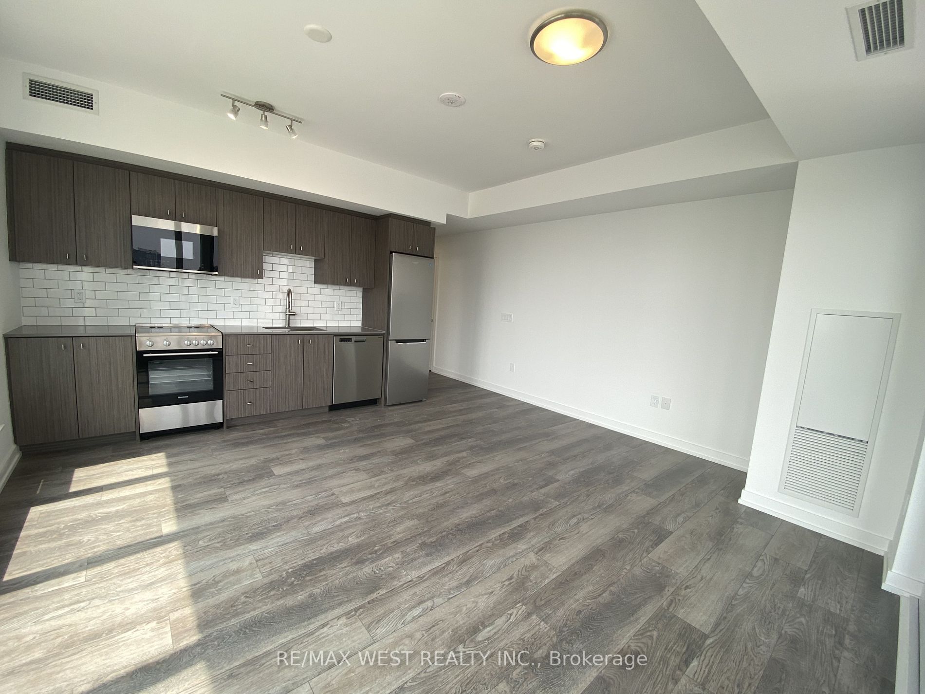 15 Wellington St, #1606
