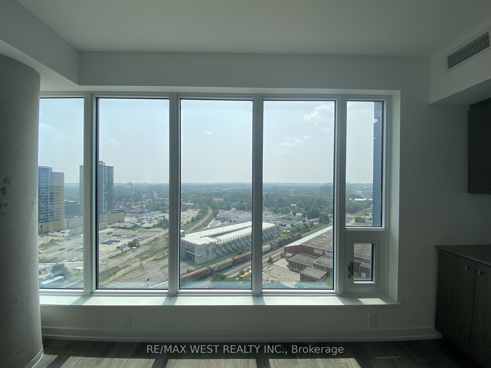 15 Wellington St, #1606