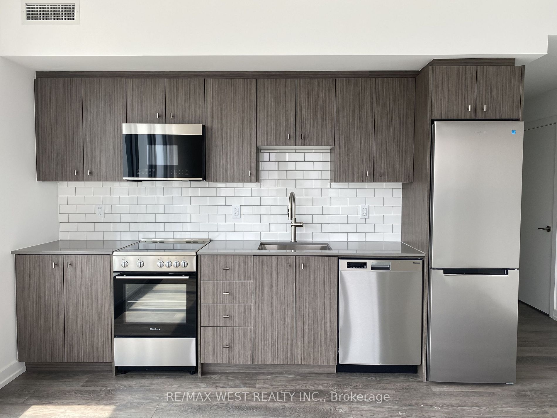 15 Wellington St, #1606