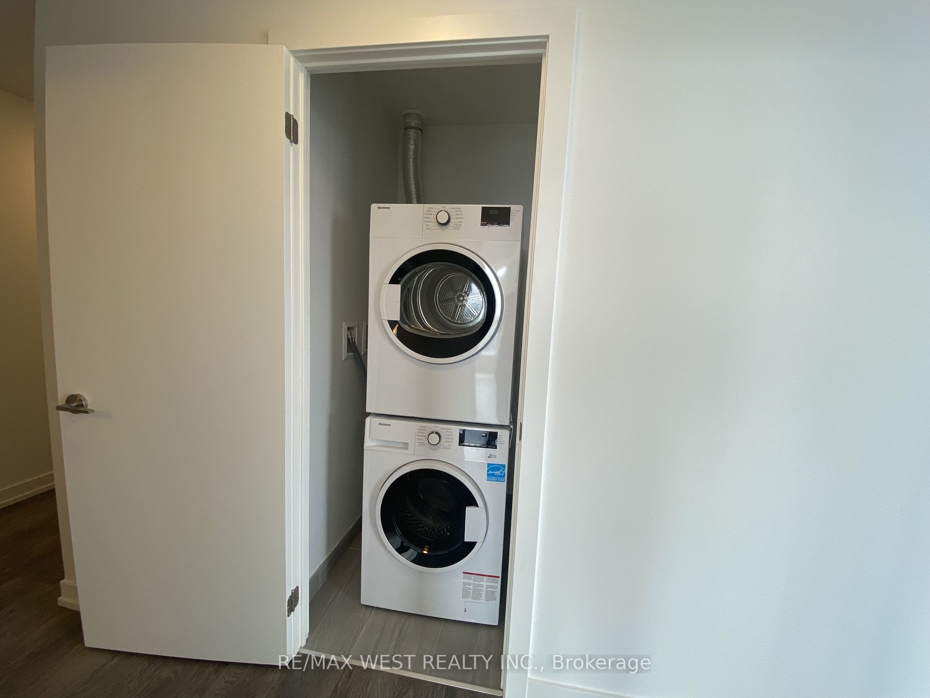 15 Wellington St, #1606