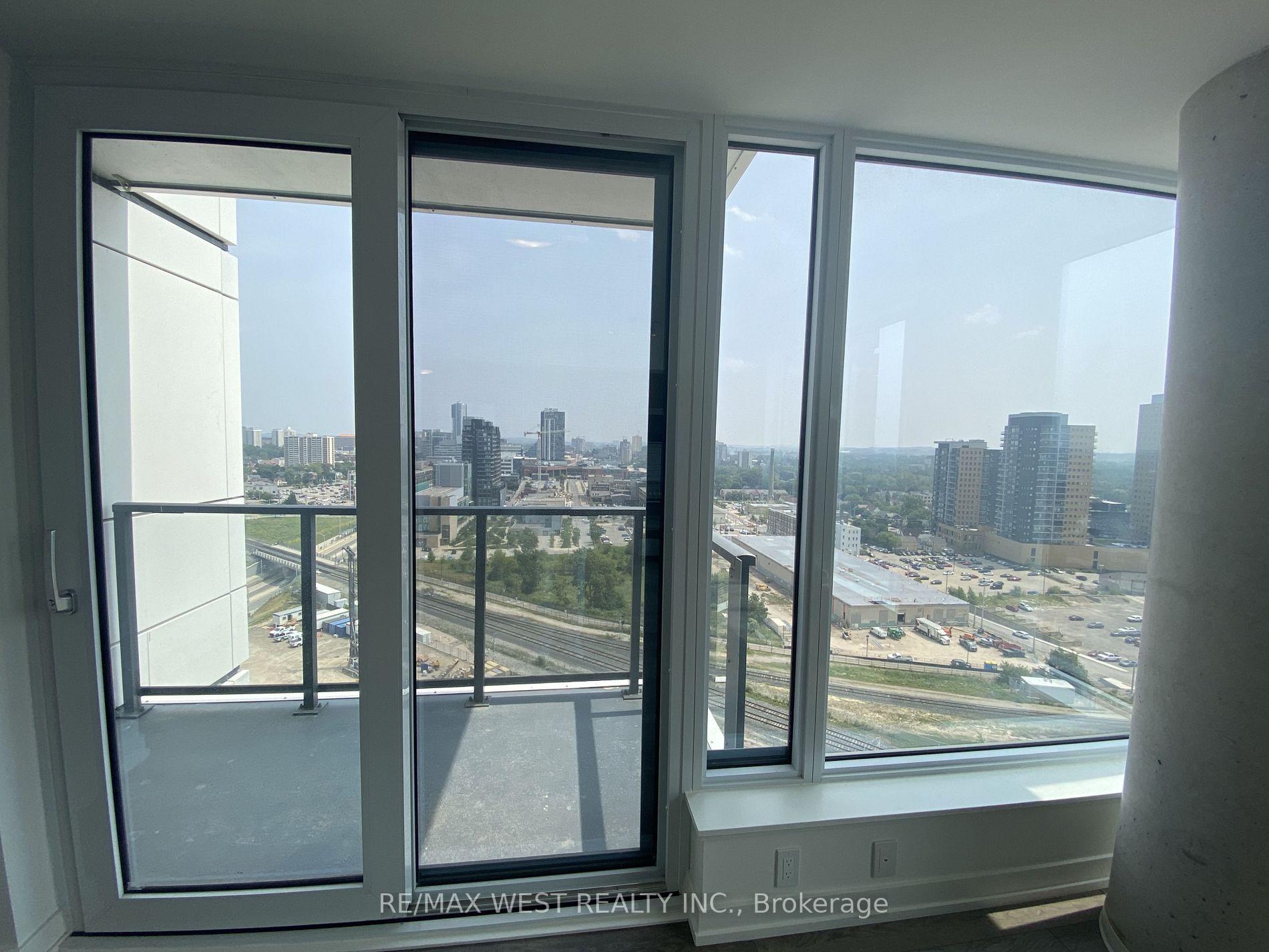 15 Wellington St, #1606