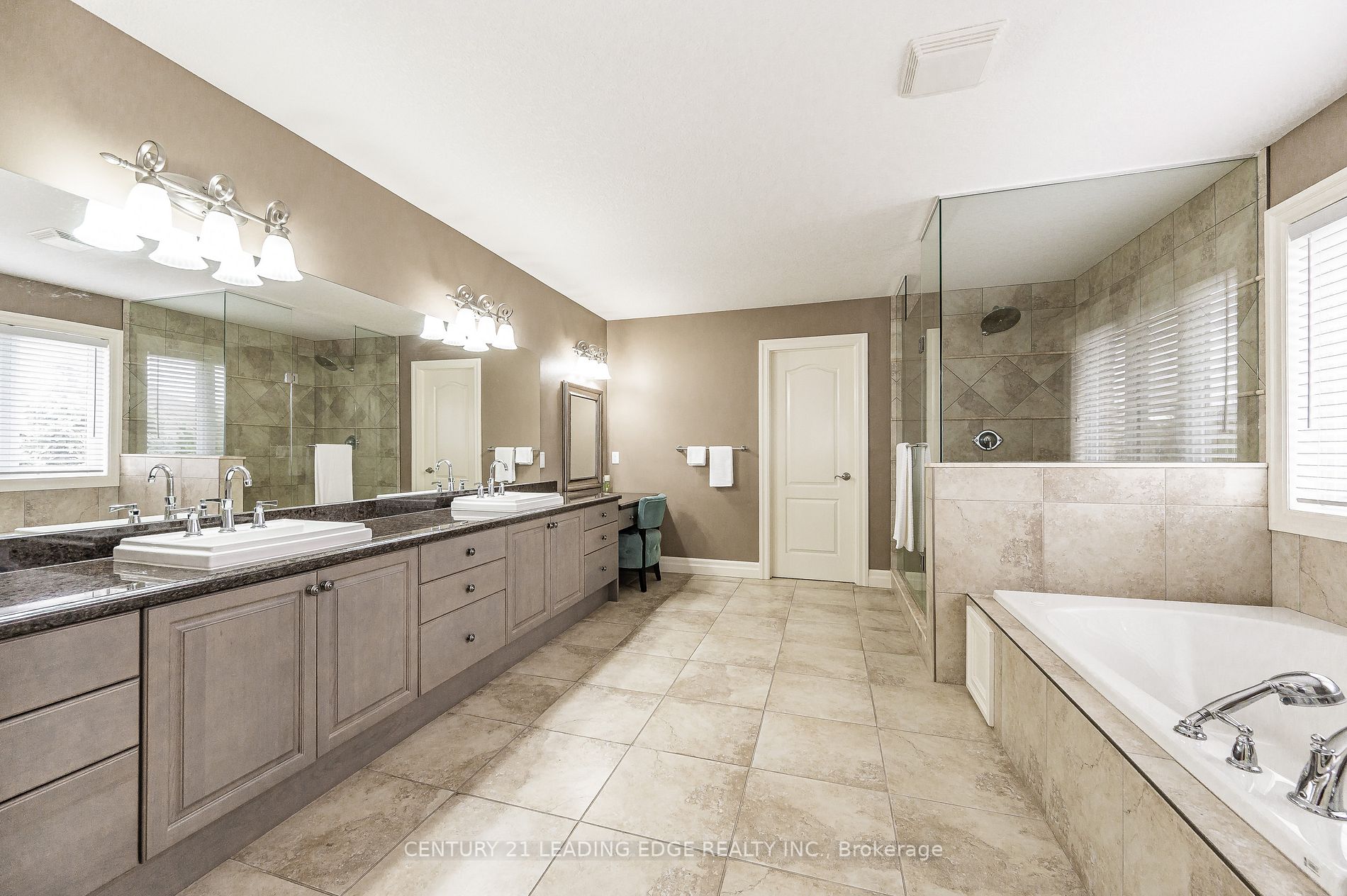 323 Terrace Wood Cres