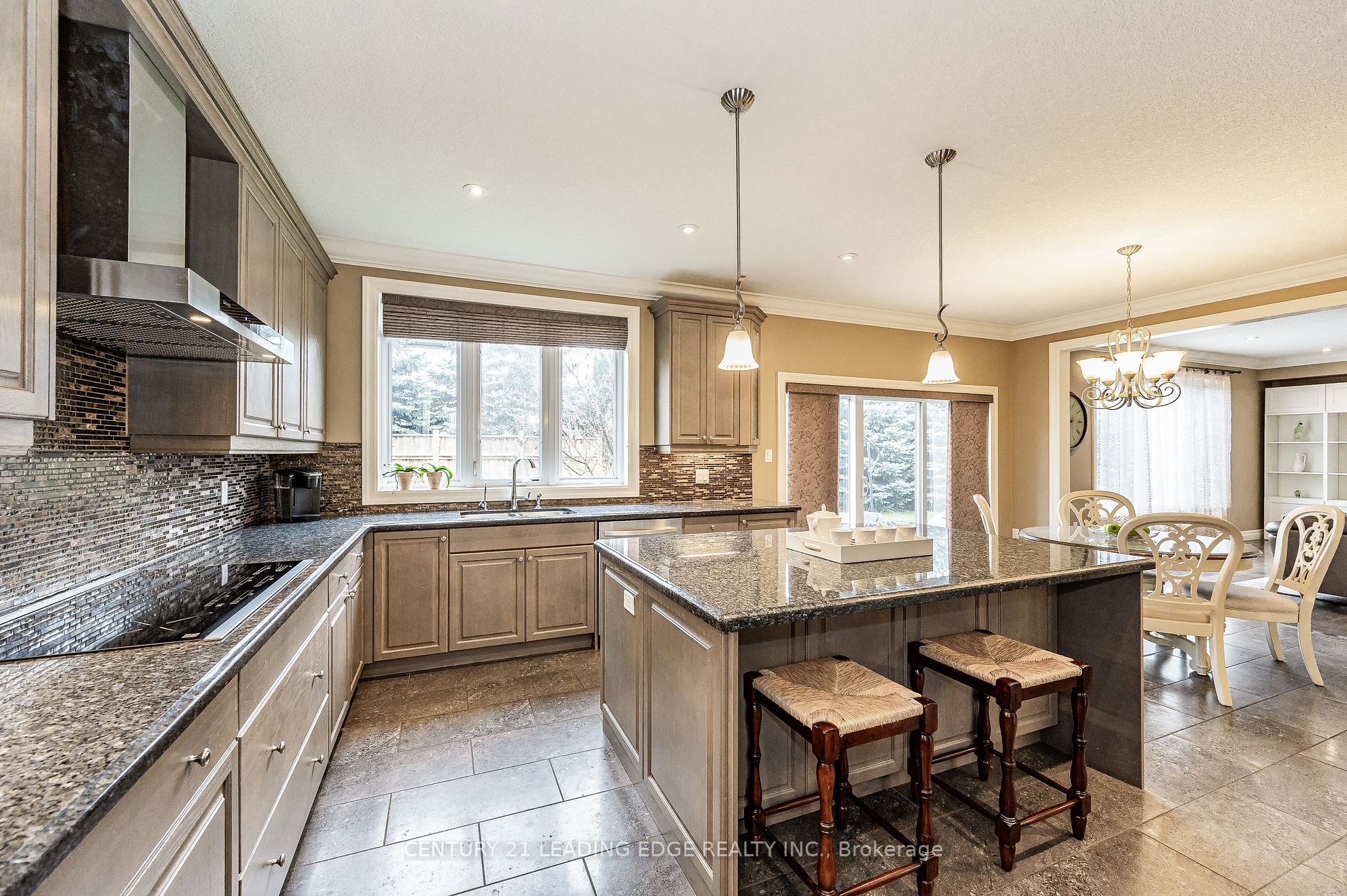 323 Terrace Wood Cres