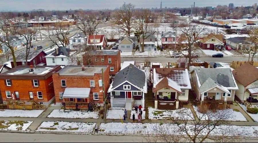 865 Elm Avenue W