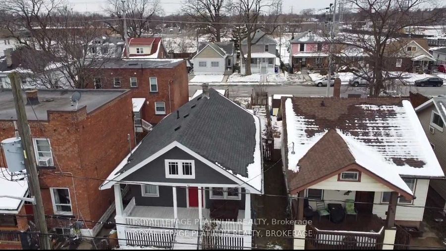 865 Elm Avenue W
