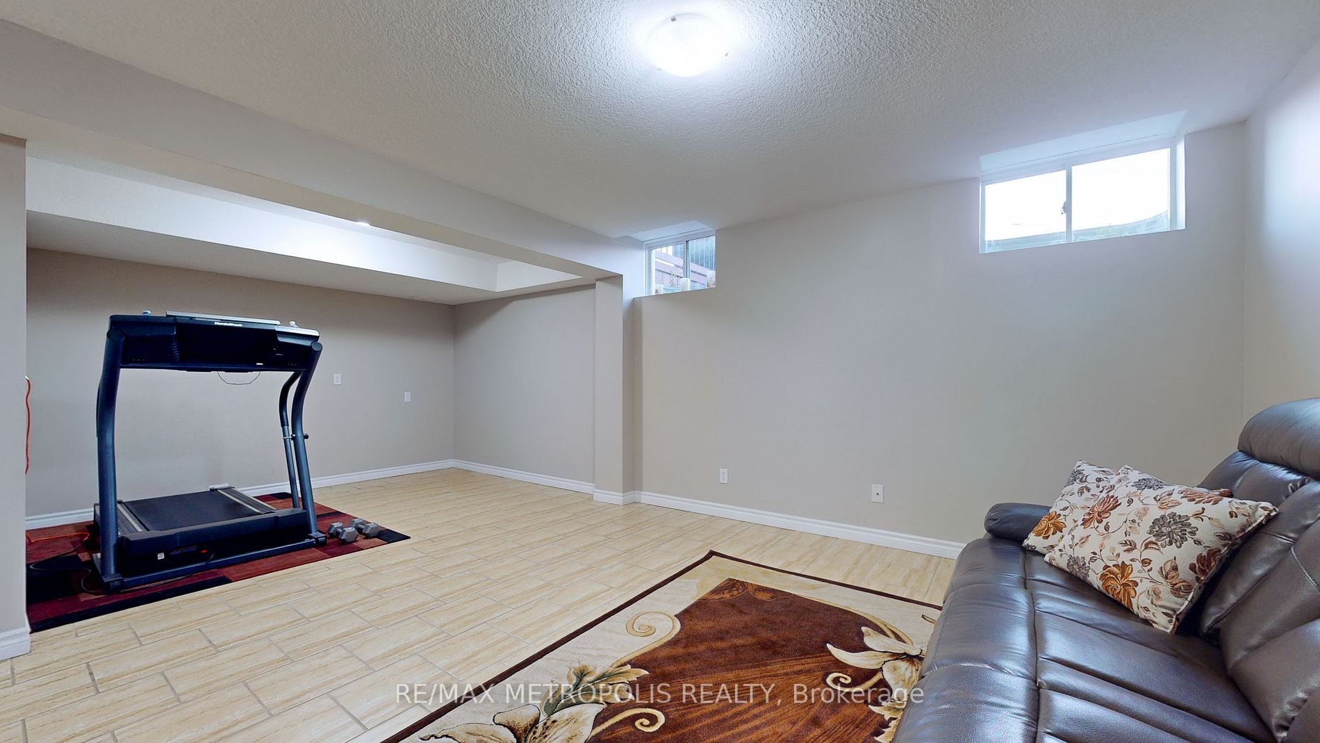 3 Bloomington Dr