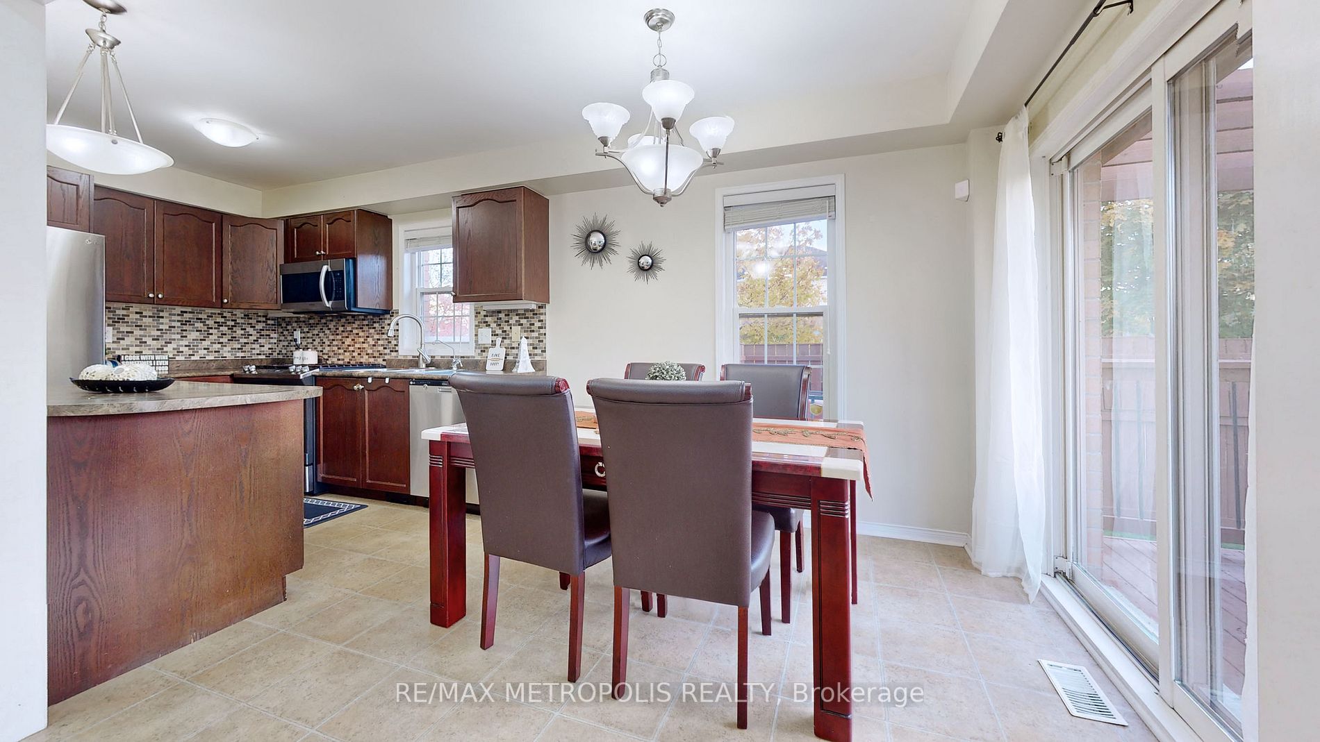 3 Bloomington Dr