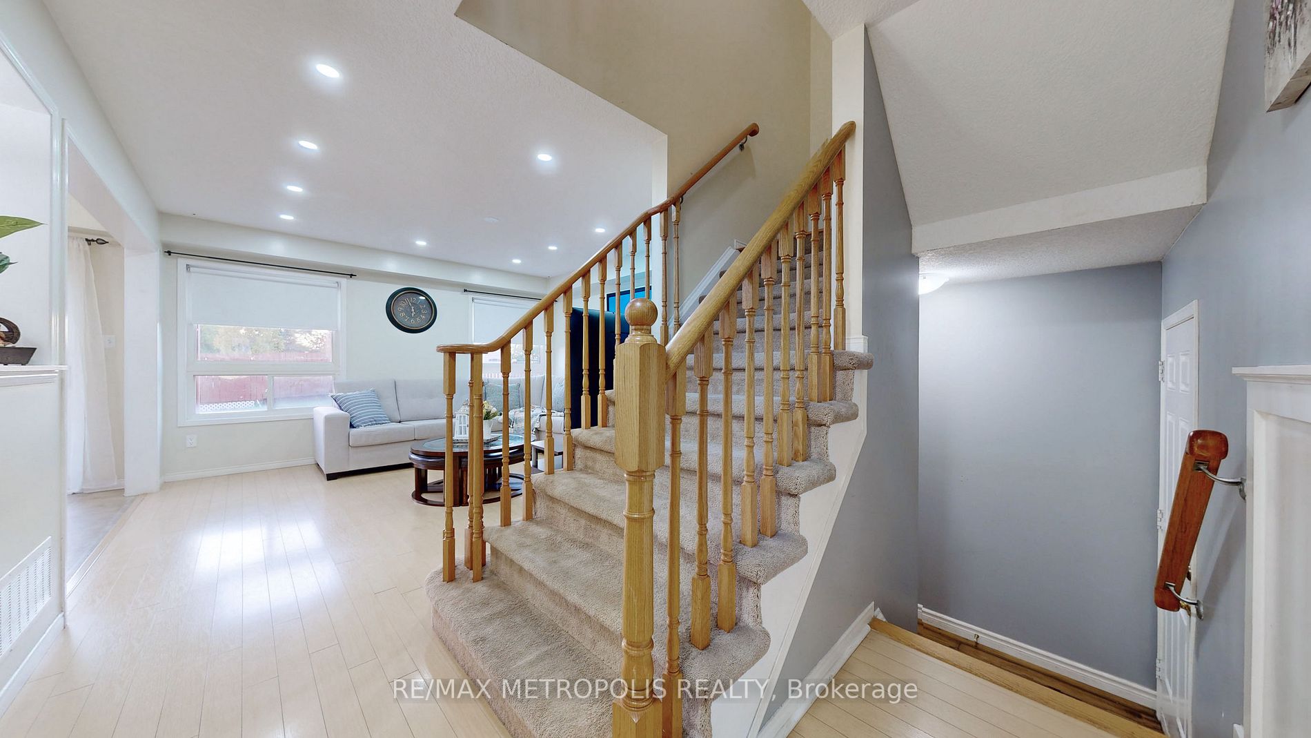 3 Bloomington Dr