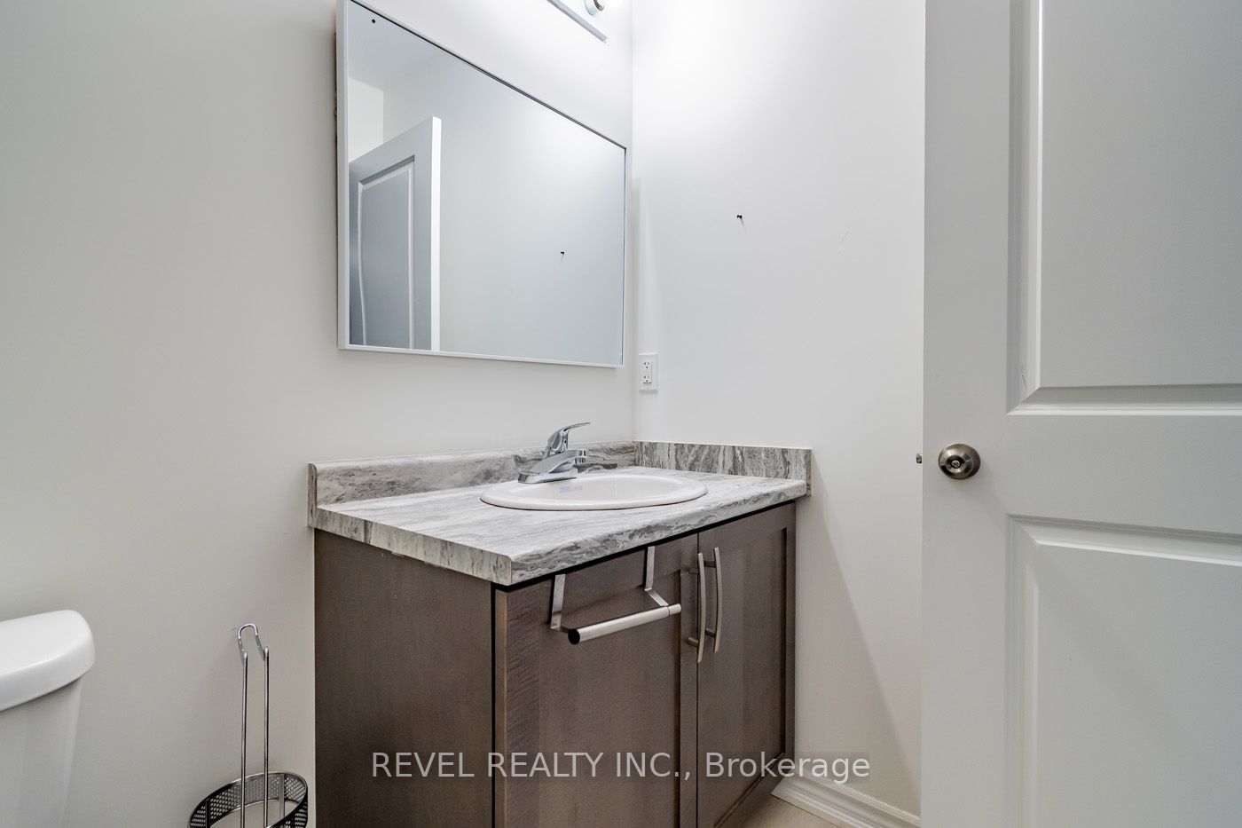 80 St George St, #21