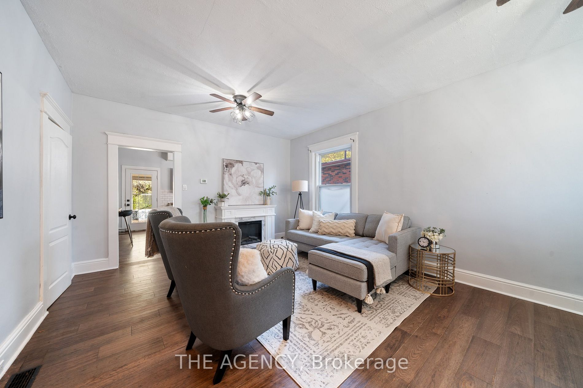 147 Dundas St