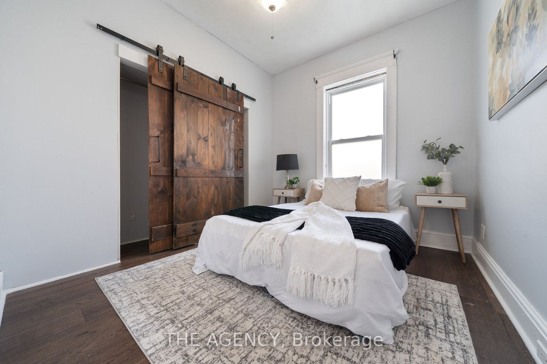147 Dundas St