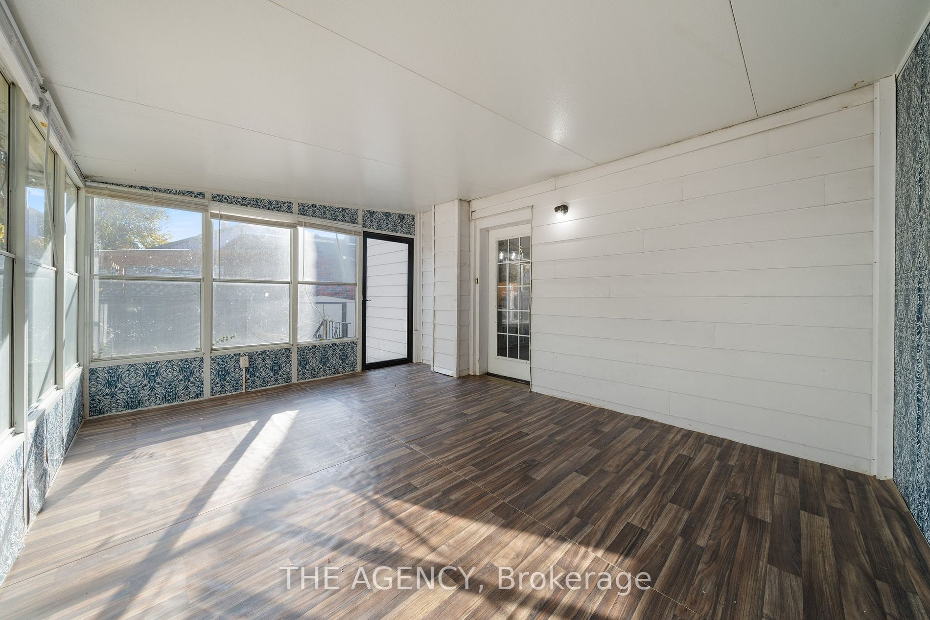 147 Dundas St