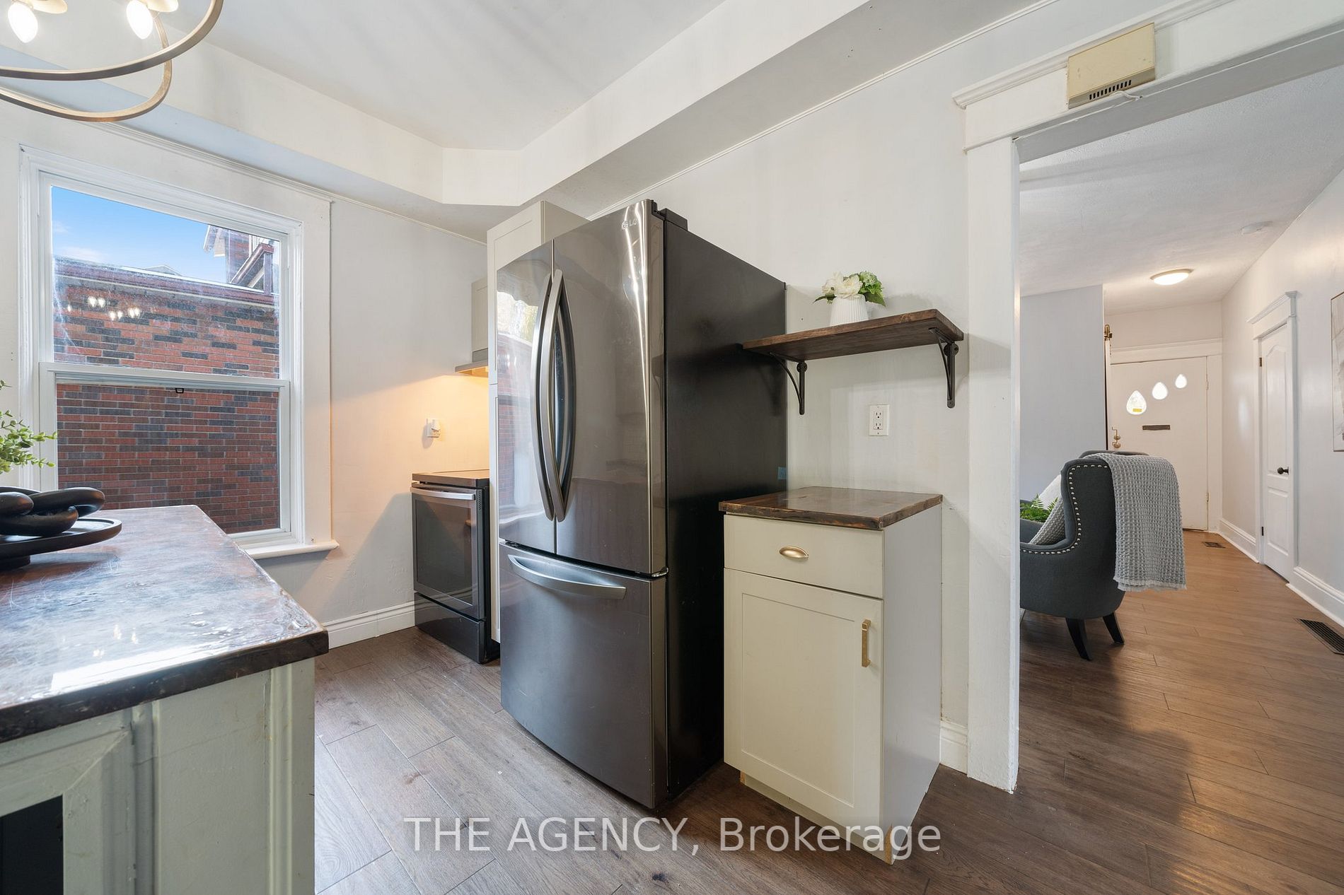 147 Dundas St